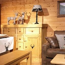 Meubles montagne en pin, mobilier en bois massif, meubles contemporains et design, décoration style chalet